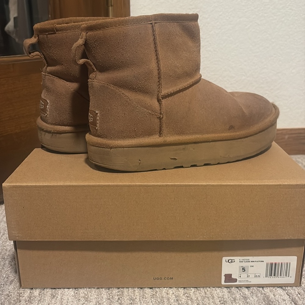 Ugg boots - kids classic mini platform size 5 - Picture 3 of 11